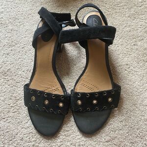 Clarks artisan leather womens heels size 9.5